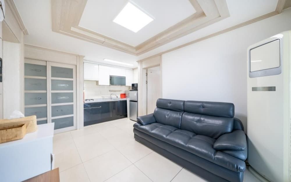 Busan Sarangae Pension Room (202 (Terrace Ocean View)) 2