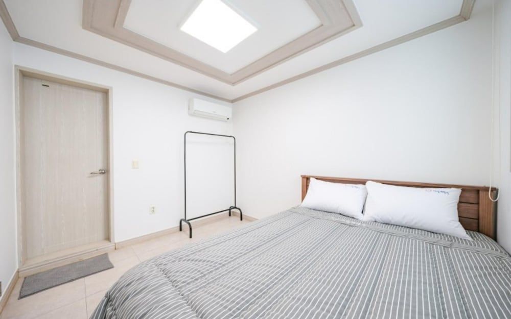 Busan Sarangae Pension Room (301 (Ocean view)) 4