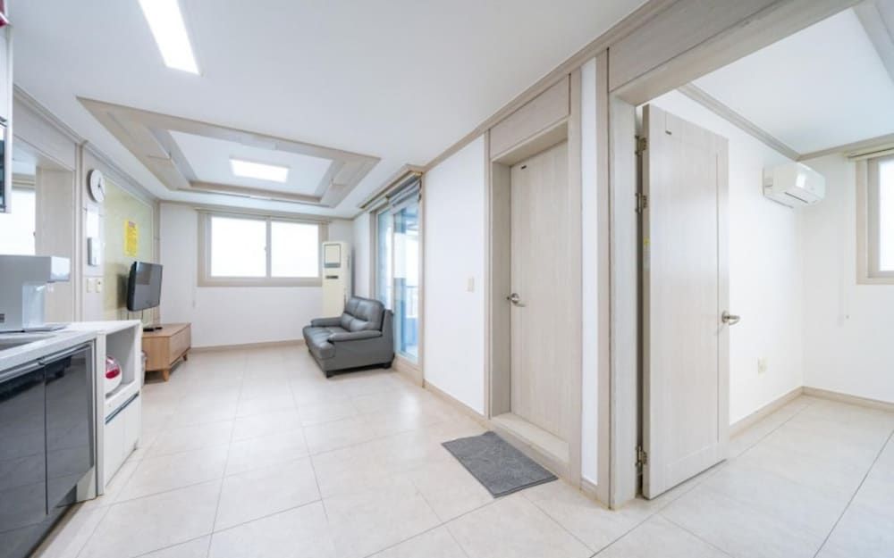 Busan Sarangae Pension Room (301 (Ocean view)) 7