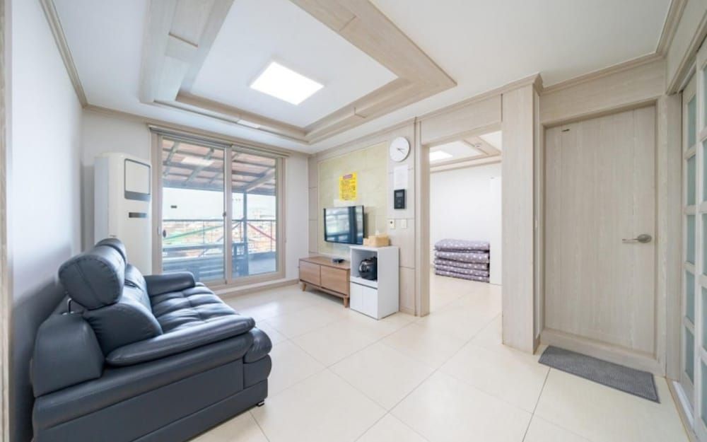 Busan Sarangae Pension Room (202 (Terrace Ocean View)) 3