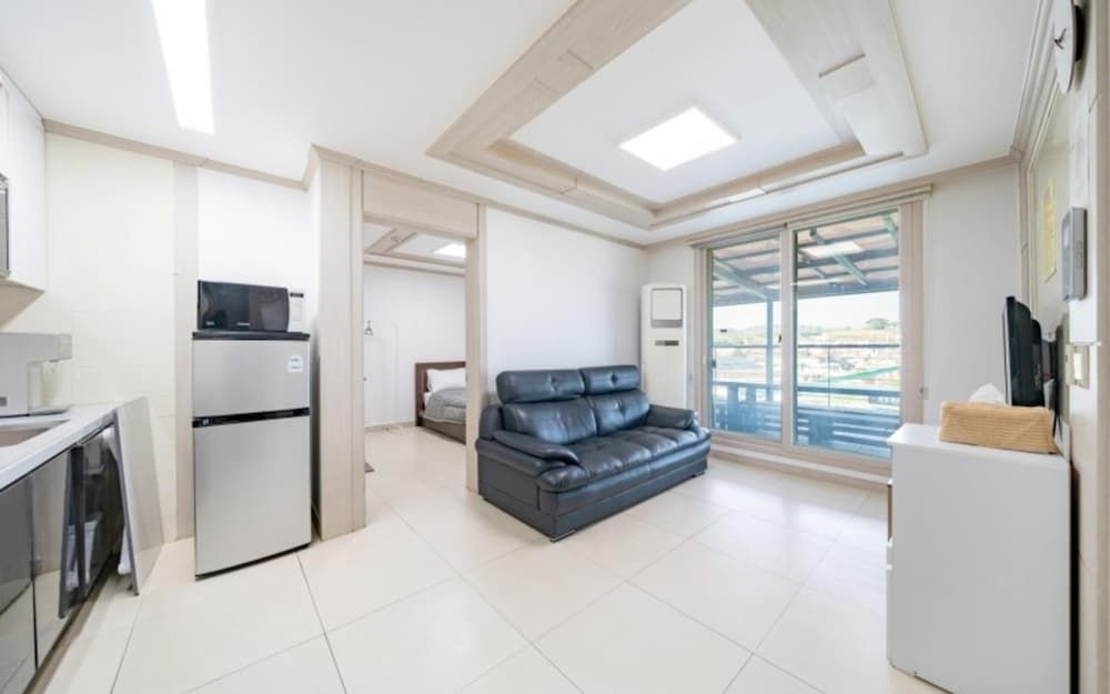 Busan Sarangae Pension Room (202 (Terrace Ocean View))