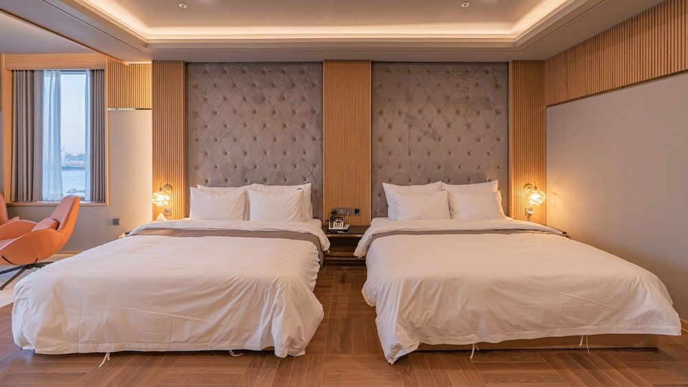 Grand Bern Hotel Family Twin Room, Ocean View 4