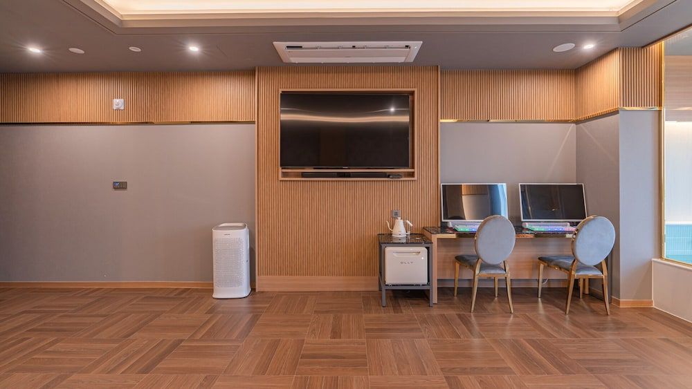 Grand Bern Hotel Family Twin Room, Ocean View 10