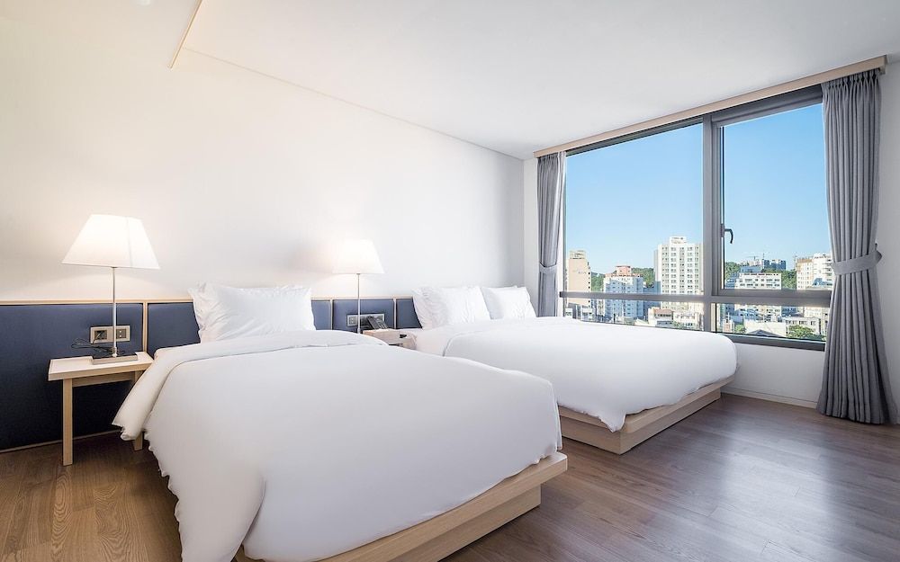 Hound Hotel Busan Songjeong Room (17 family (17 pyeong twin bed air dre)