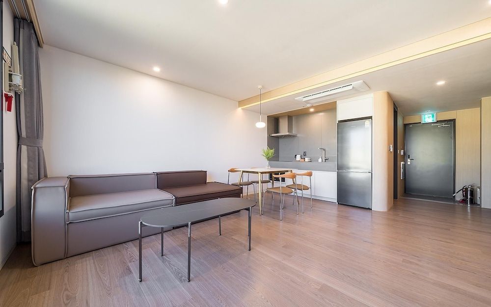 Hound Hotel Busan Songjeong Room (17 family (17 pyeong twin bed air dre) 8