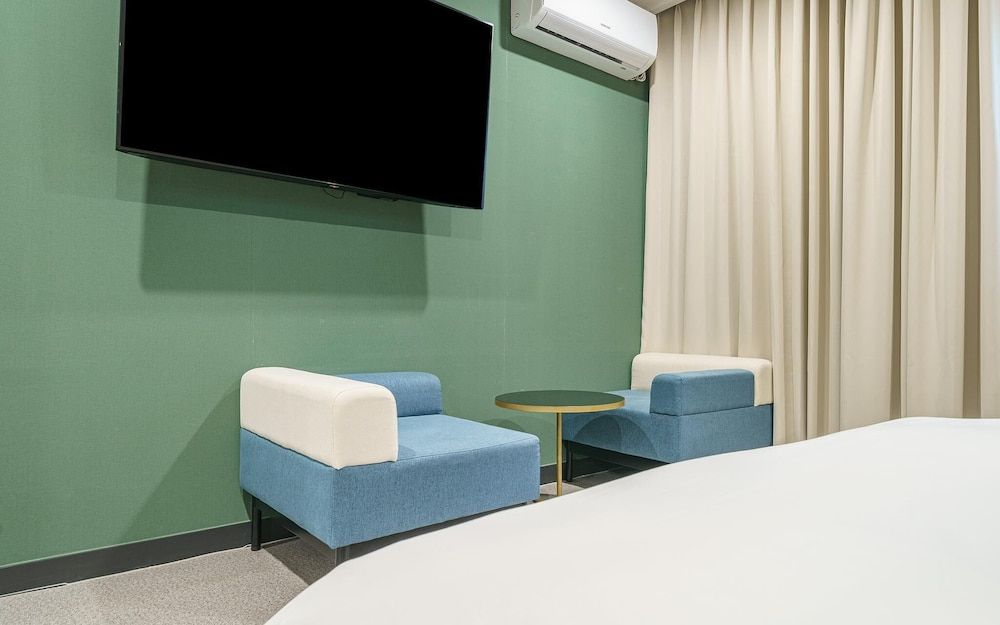 Brown Dot Busan Hwamyeong Room (Suite family bath - Starbucks coffee ) 2