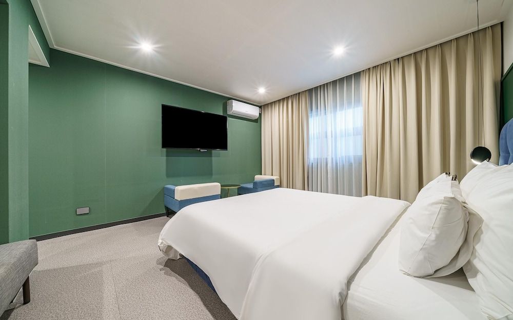 Brown Dot Busan Hwamyeong Room (Suite family bath - Starbucks coffee ) 8