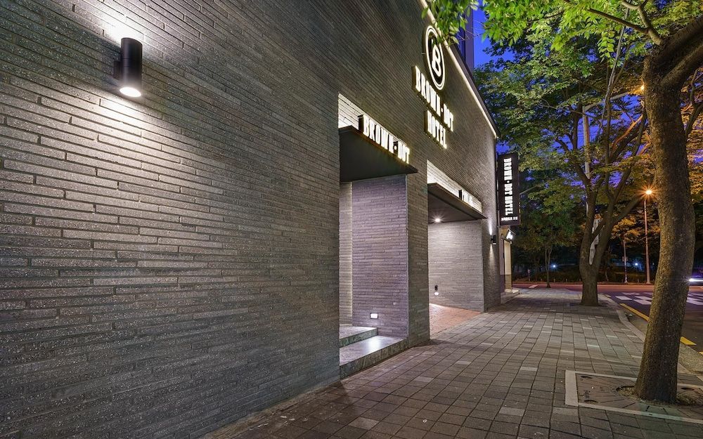 undefined Brown Dot Busan Hwamyeong 6