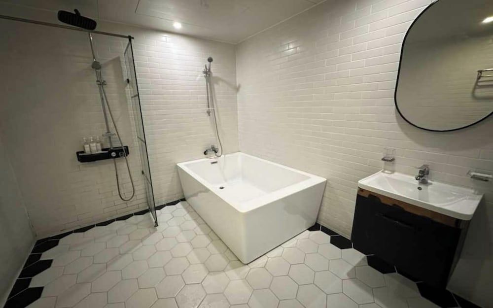 Brown Dot Busan Hwamyeong Room (Suite family bath - Starbucks coffee ) 29