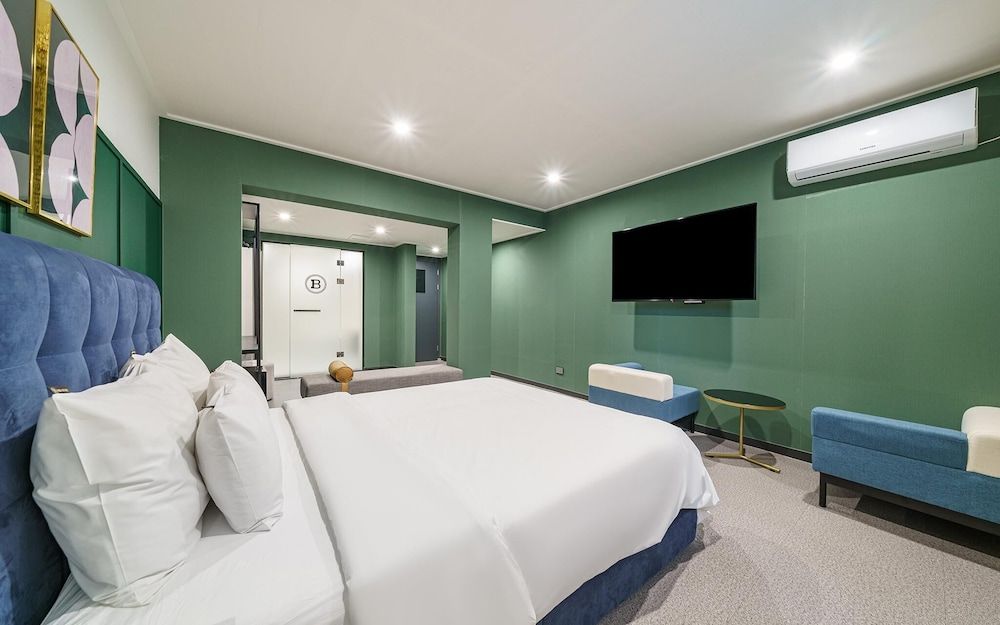 Brown Dot Busan Hwamyeong Room (Suite family bath - Starbucks coffee ) 6