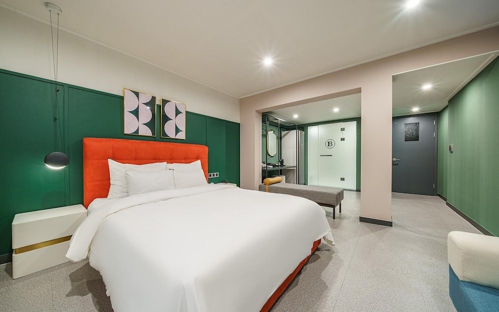 Brown Dot Busan Hwamyeong Room (Suite family bath - Starbucks coffee )