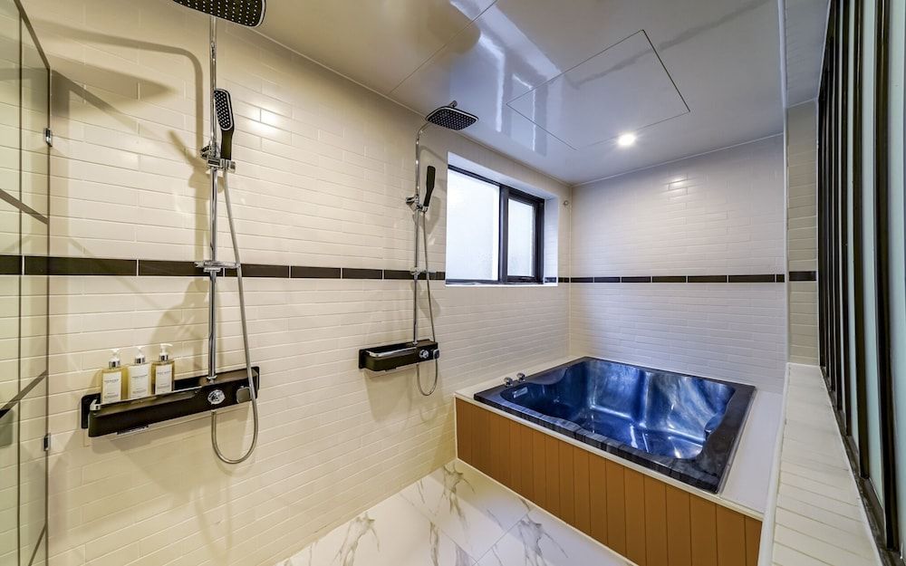 Brown Dot Busan Hwamyeong Room (Suite family bath - Starbucks coffee ) 19