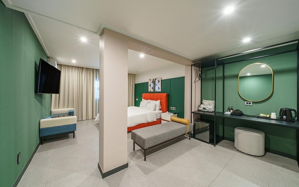 Brown Dot Busan Hwamyeong Room (Suite family bath - Starbucks coffee ) 3