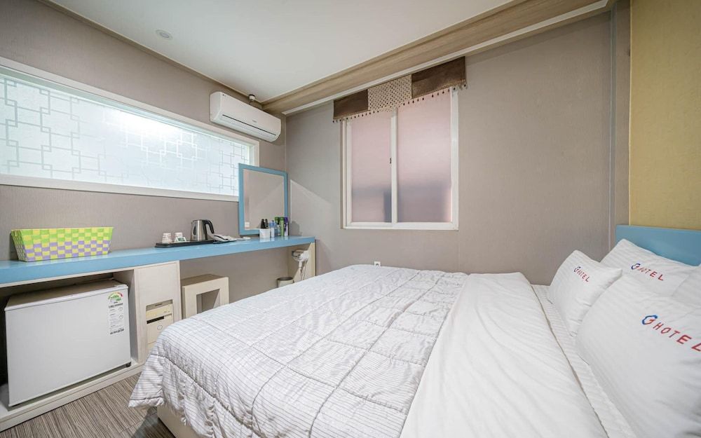 Busan Yeongju-dong G Room (Twin (1 Double + 1 Single Bed)) 6