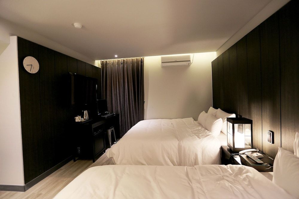 Busan Yeongdo Hotel Bridge Room (Deluxe Twin (adult broadcasting Netfl) 7