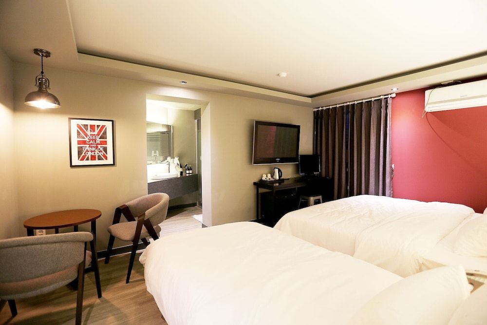 undefined Busan Yeongdo Hotel Bridge 10