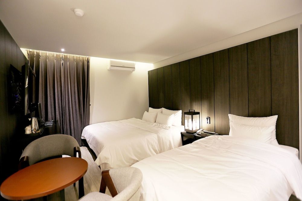 Busan Yeongdo Hotel Bridge Room (Deluxe Twin (adult broadcasting Netfl) 8