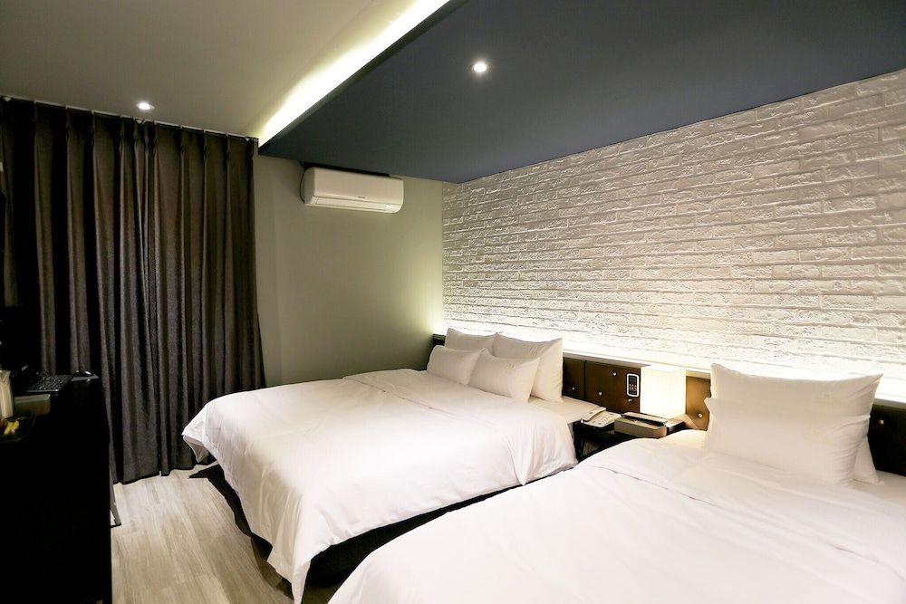 Busan Yeongdo Hotel Bridge Room (Deluxe Twin (adult broadcasting Netfl) 4