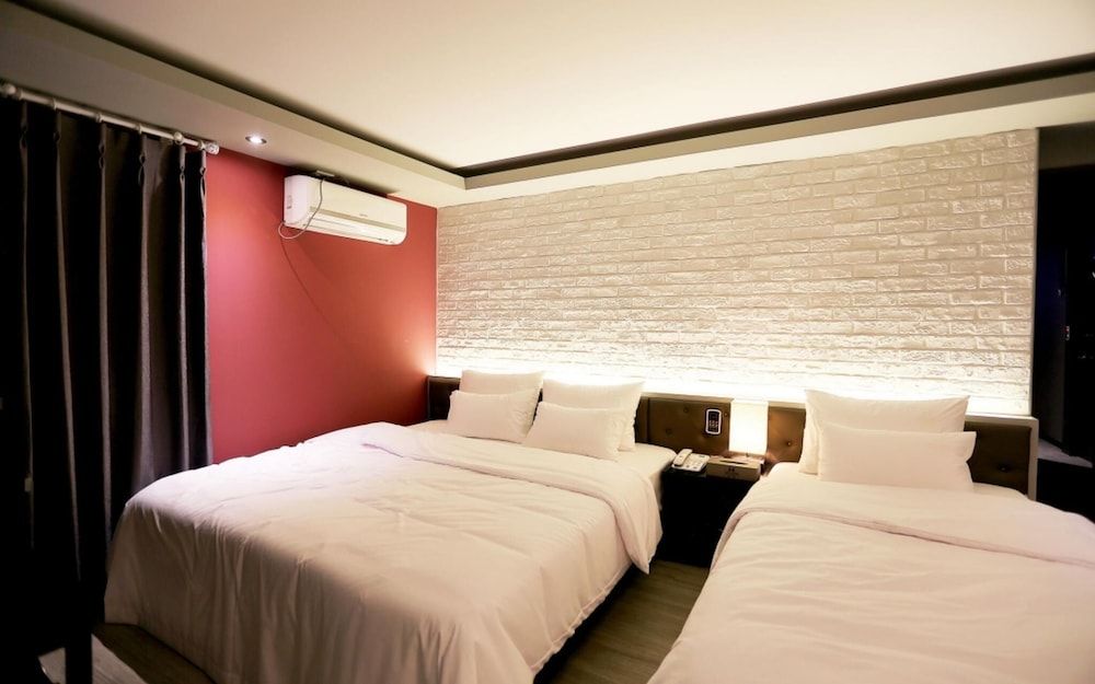 Busan Yeongdo Hotel Bridge Room (Deluxe Twin (adult broadcasting Netfl) 9