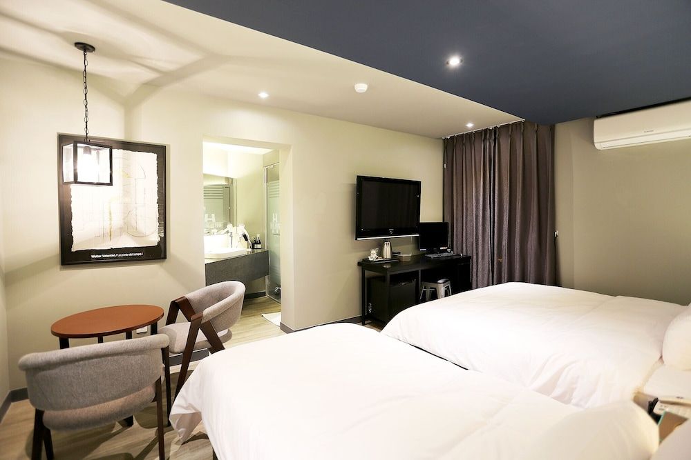 Busan Yeongdo Hotel Bridge Room (Deluxe Twin (adult broadcasting Netfl) 3