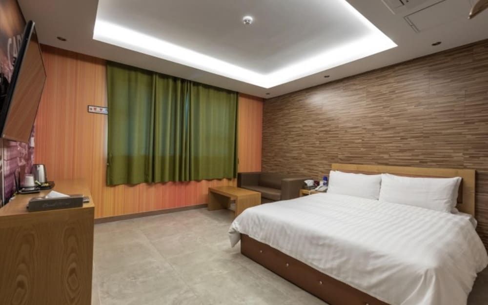 Songjeong Olla Hotel Room (Standard Double Mountain (10 pyeong)) 2