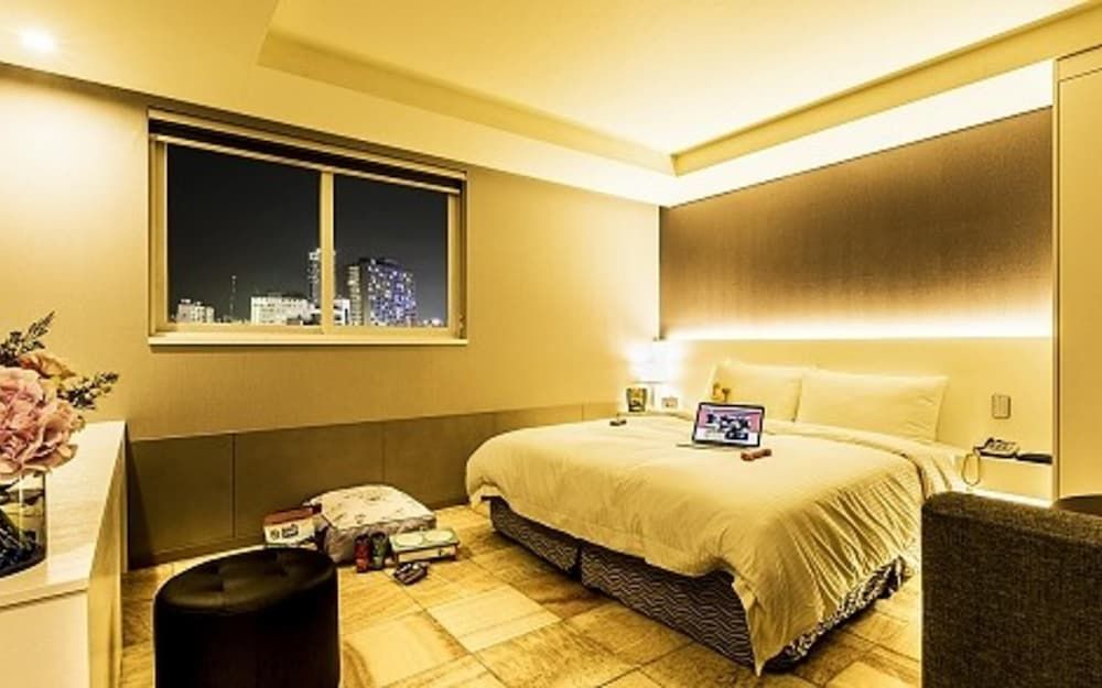 undefined The Petel Premium Suite 5