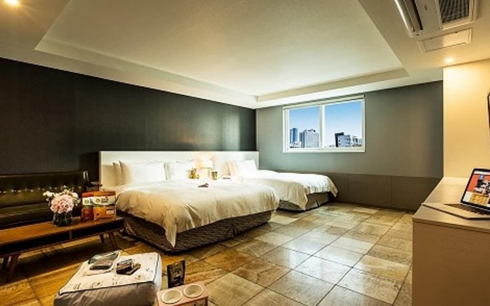 undefined The Petel Premium Suite 2