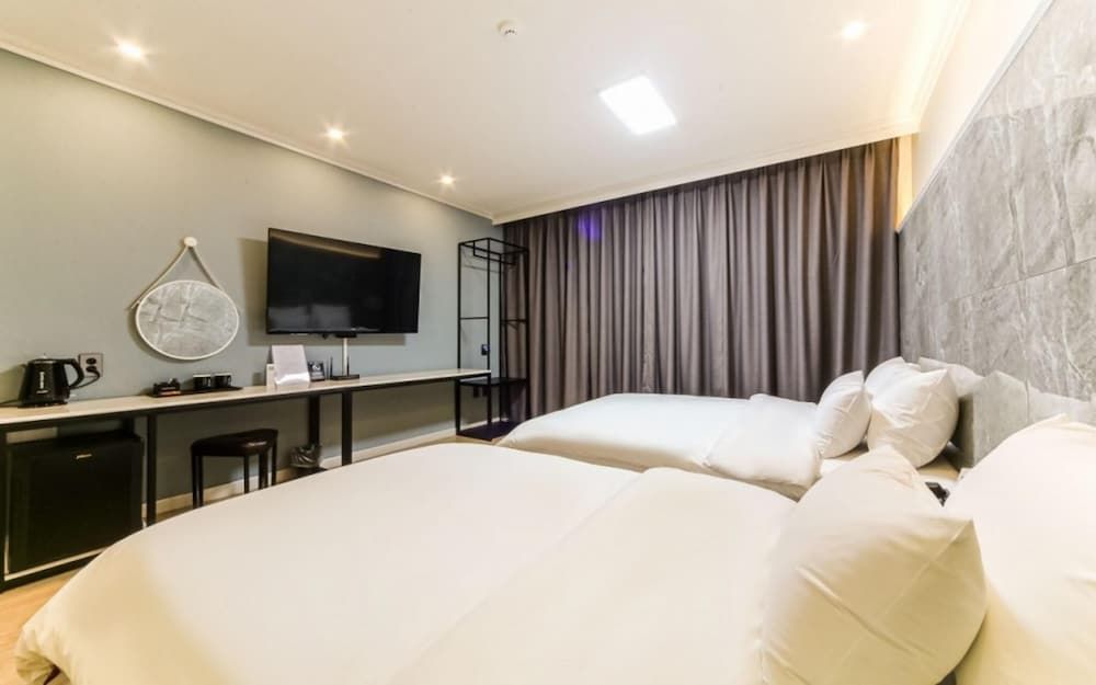 Busan Gangseo Bestie Hotel Room (Deluxe twin) 2