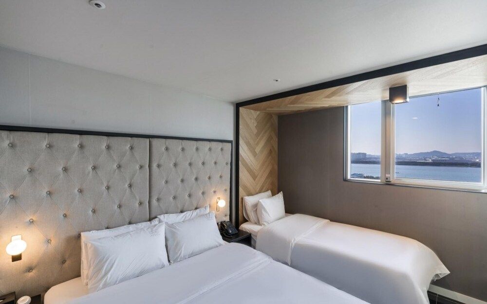 Busan Hotel Oyu Room (Deluxe Twin B (Ocean View Styler)) 8