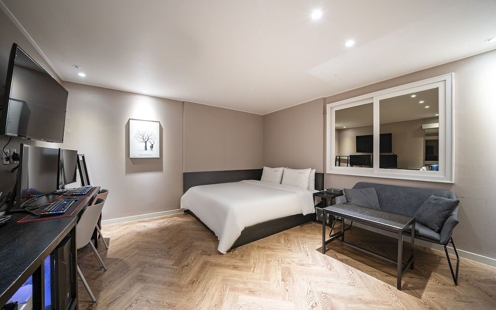 Busan Seomyeon French Code Room (Deluxe-Couple PC (2pc of no-hardware )