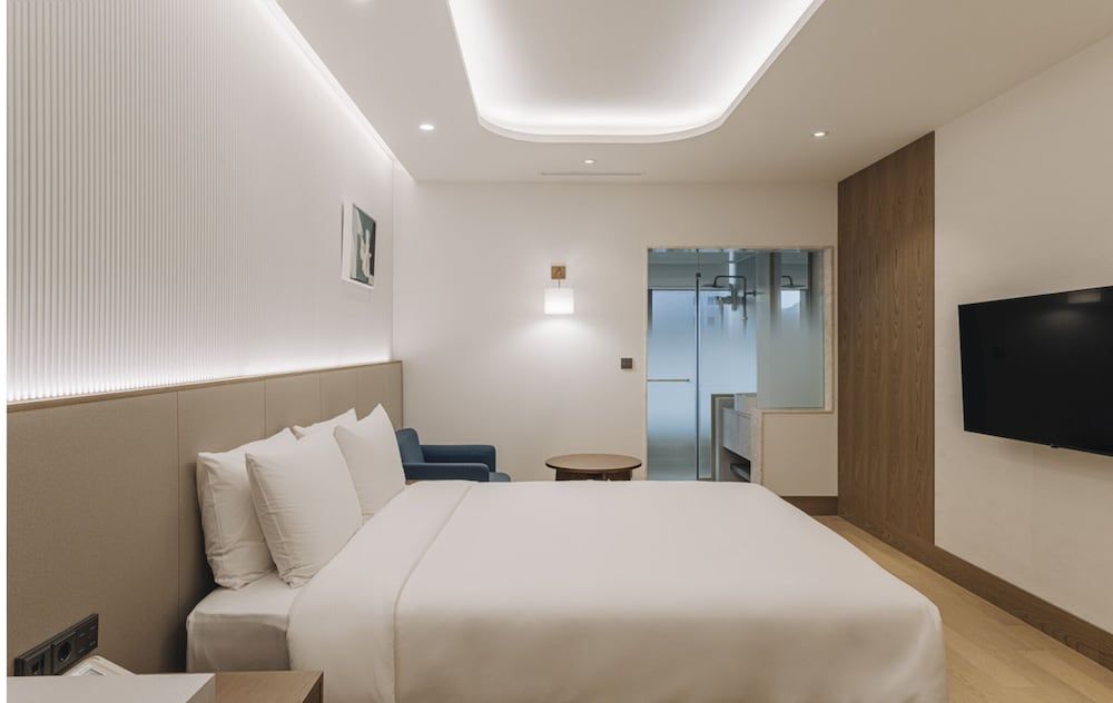 undefined Hotel Arban 7
