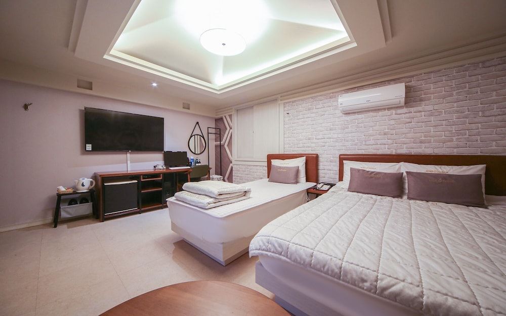 undefined Busan Gaeum E Fashion 8