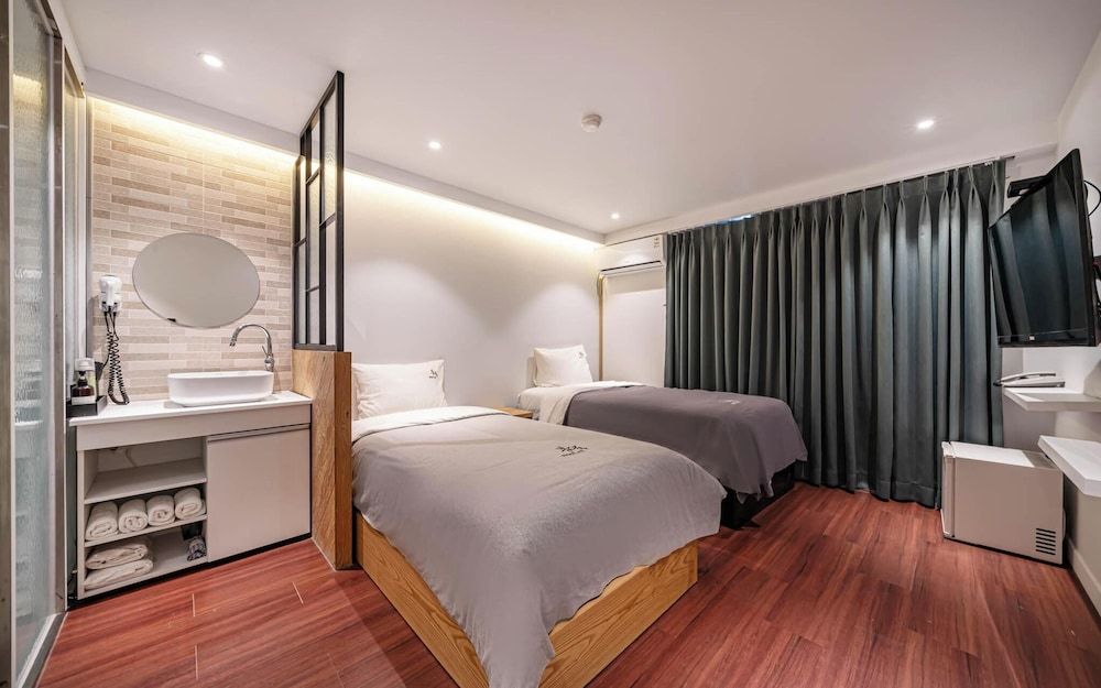 undefined Busan Suyeong Bomnal 3