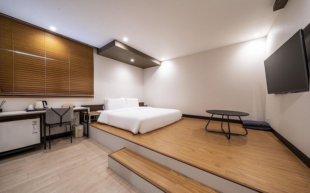MU Plus Hotel in Yeonsan-dong Busan Room (Premium (Netflix Duplex Ondol Bed Lar) 9