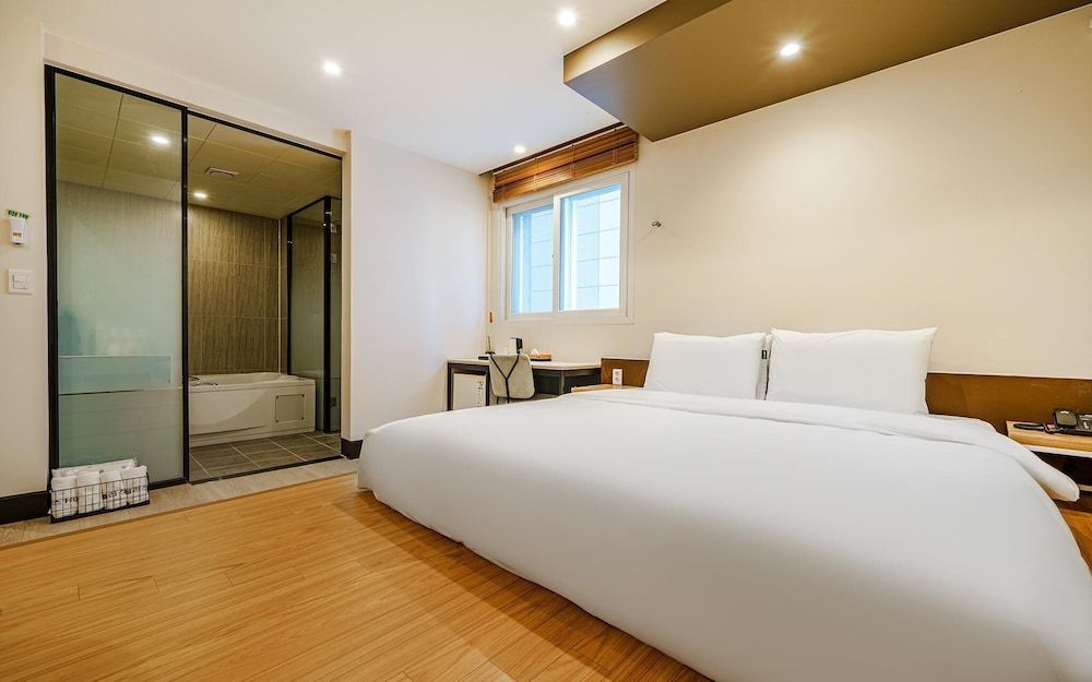MU Plus Hotel in Yeonsan-dong Busan Room (Premium (Netflix Duplex Ondol Bed Lar) 8