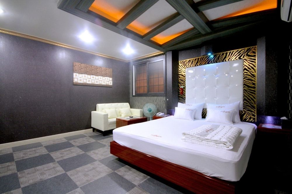 Busan Gupo WOW Room (General room (Large bathtub & bid) 13