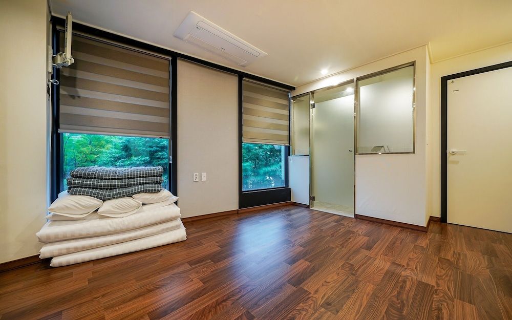 Busan Nampo Billy Hotel Room (Ondol 2 (Free access to Netflix + You) 3