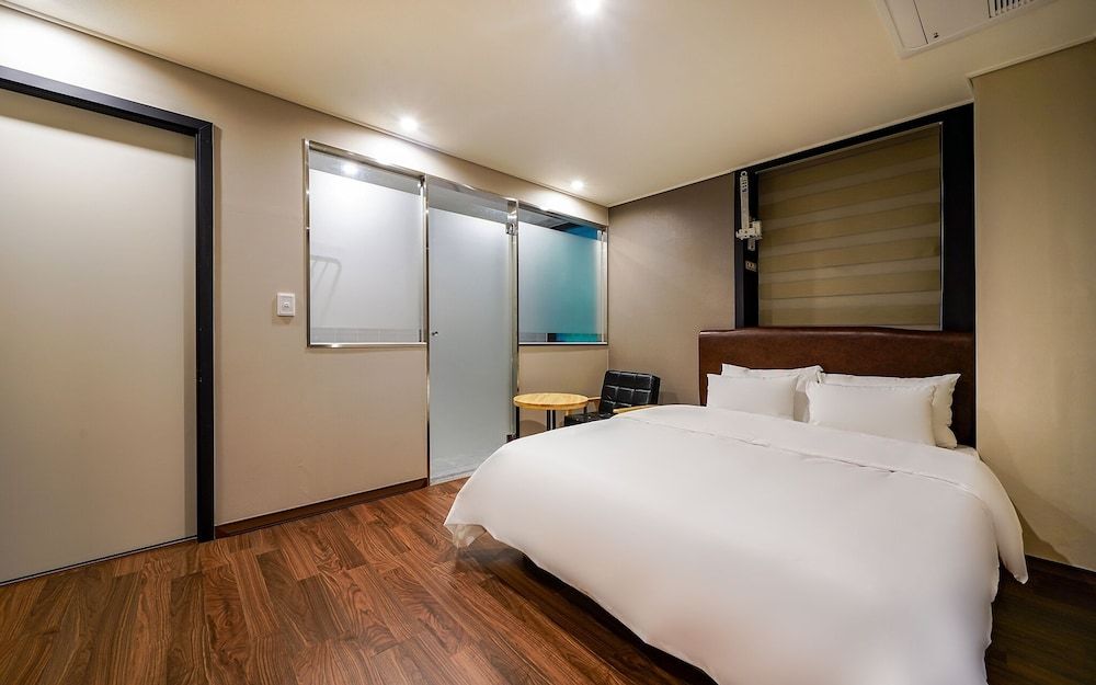 Busan Nampo Billy Hotel Room (Standard room (free access to Netflix) 2