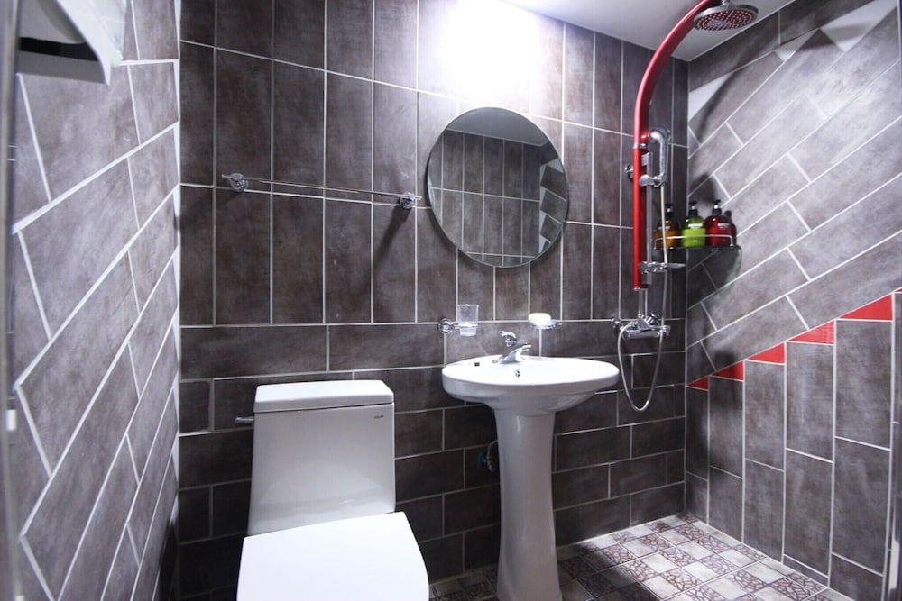 Busan Jangjeon-dong Oops Room (Standard room (free use of Netflix in) 15