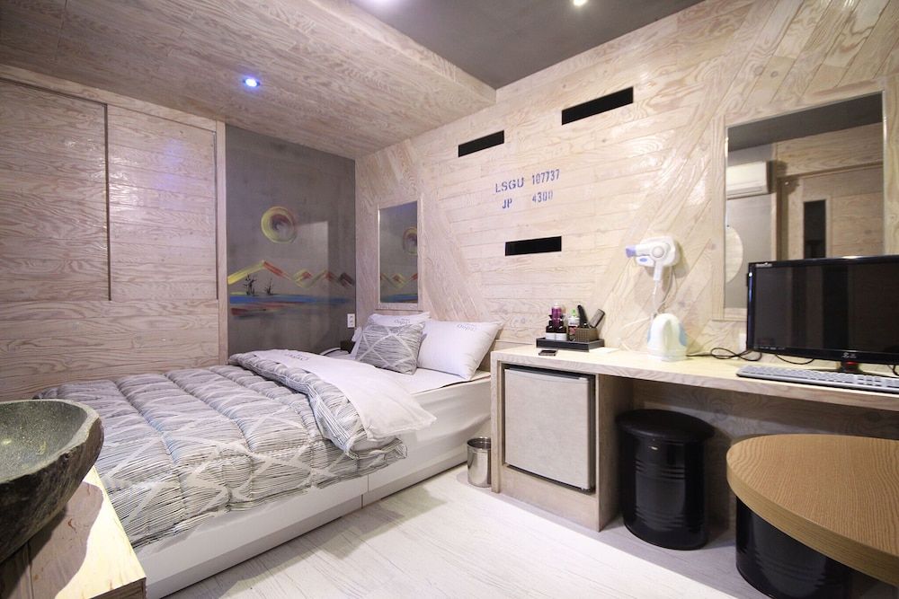 undefined Busan Jangjeon-dong Oops 7