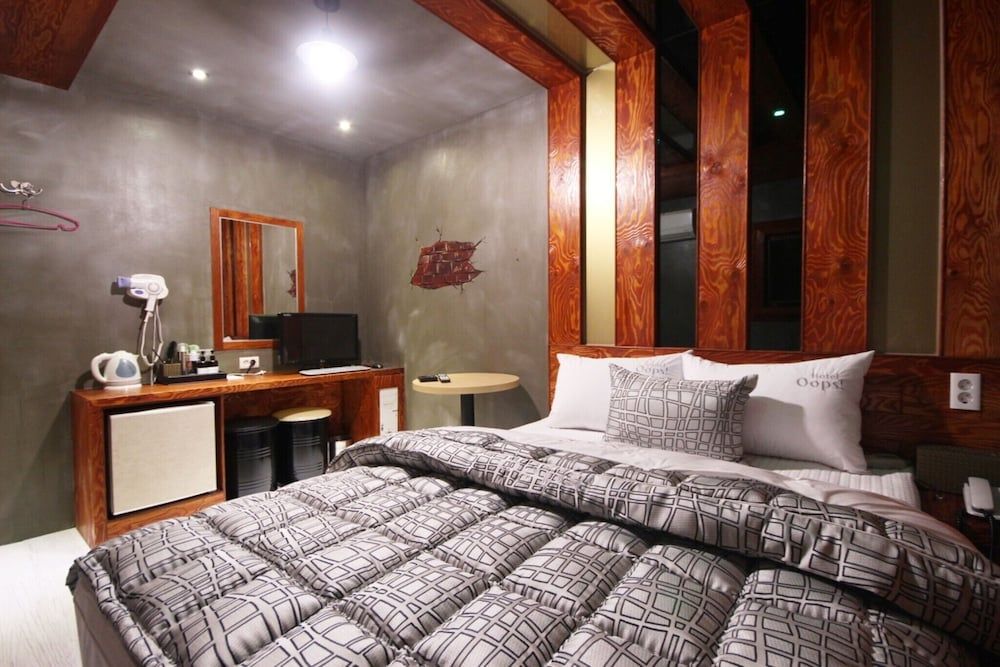 Busan Jangjeon-dong Oops Room (Standard room (free use of Netflix in) 11