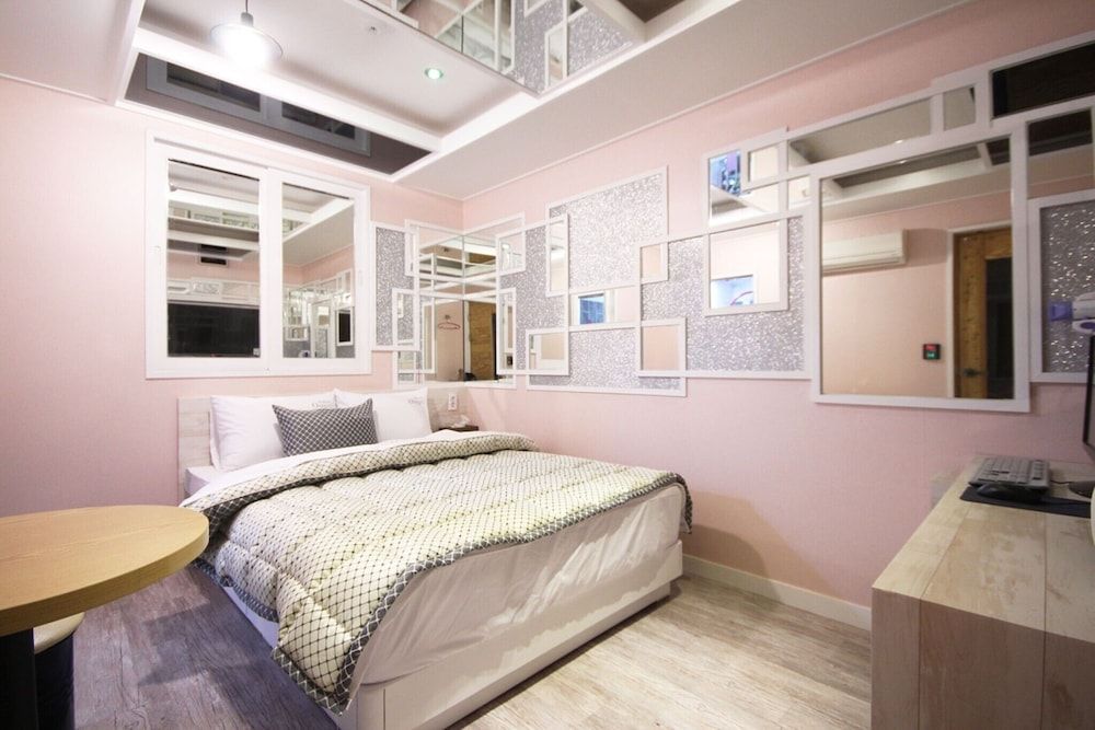 Busan Jangjeon-dong Oops Room (Standard room (free use of Netflix in)