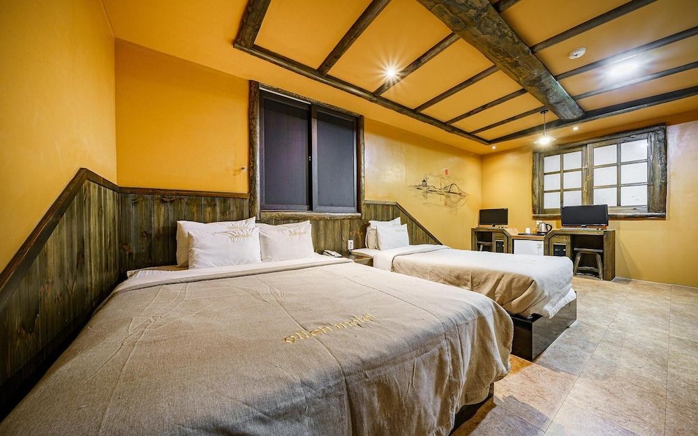 Busan Jangjeondong Olleh Room (Deluxe twin)