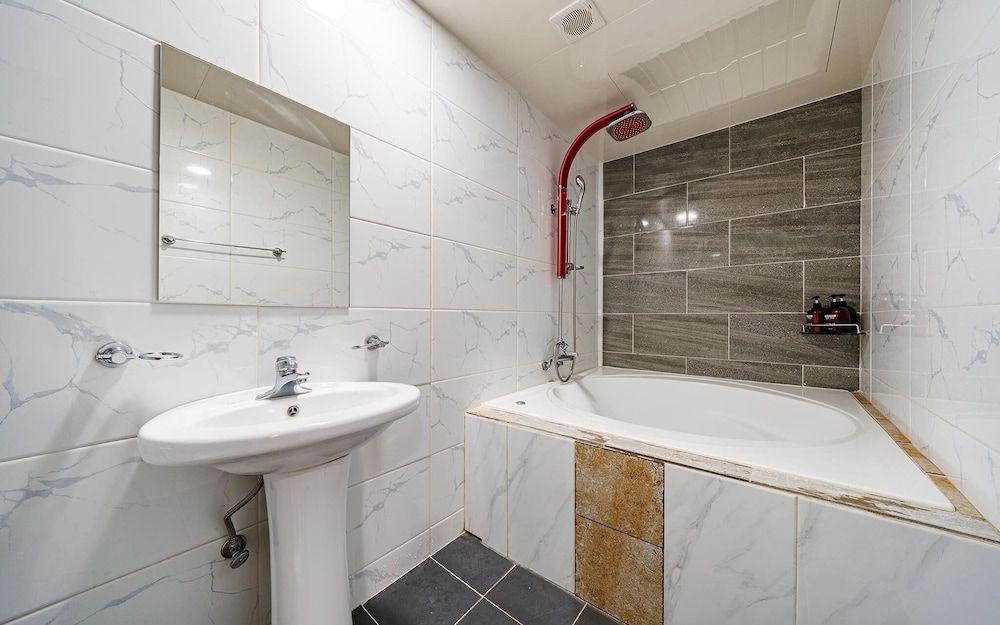 Busan Jangjeondong Olleh Room (Deluxe twin) 6