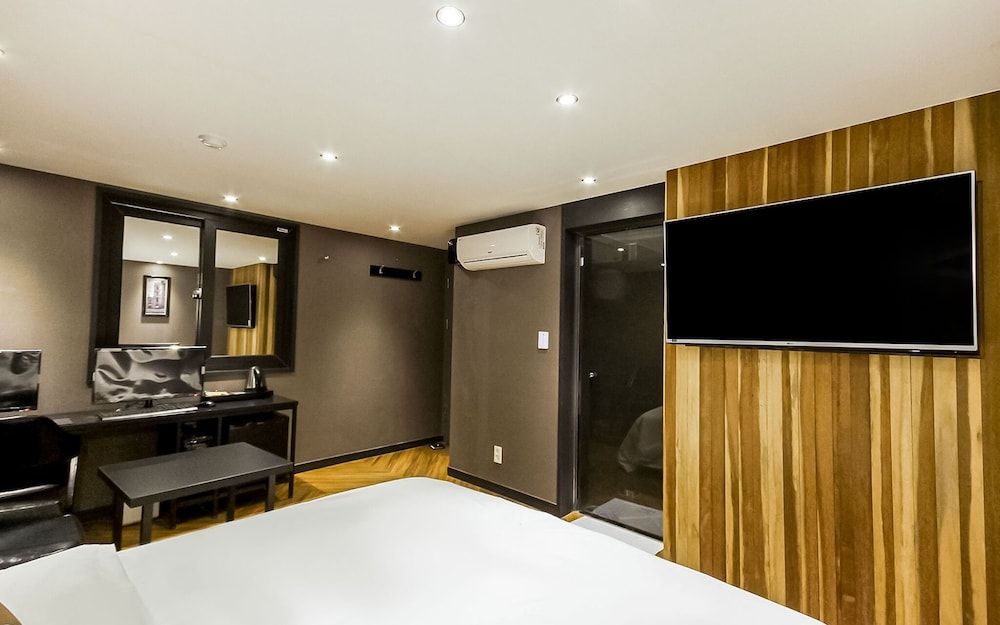Busan Seomyeon Hotel The Sweet Room (VIP (Free use of NETFLIX TV viewing f) 22