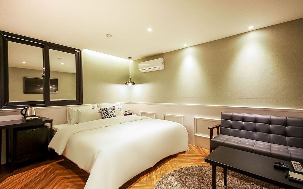 Busan Seomyeon Hotel The Sweet Room (VIP (Free use of NETFLIX TV viewing f) 14