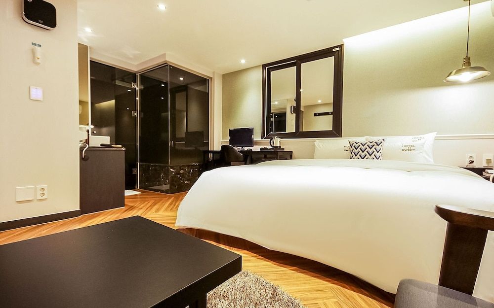 Busan Seomyeon Hotel The Sweet Room (VIP (Free use of NETFLIX TV viewing f) 16