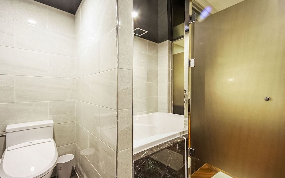 Busan Seomyeon Hotel The Sweet Room (VIP (Free use of NETFLIX TV viewing f) 18