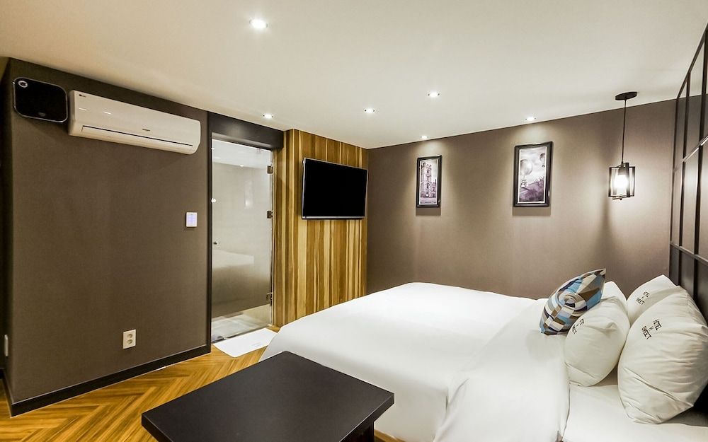 Busan Seomyeon Hotel The Sweet Room (VIP (Free use of NETFLIX TV viewing f) 21