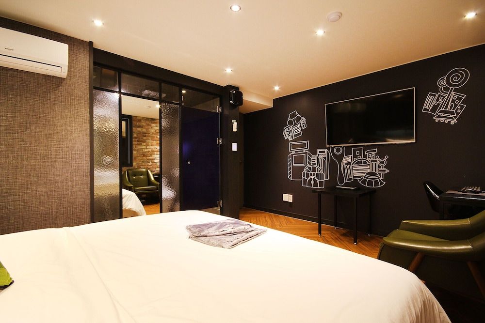 Busan Seomyeon Hotel The Sweet Room (VIP (Free use of NETFLIX TV viewing f) 2